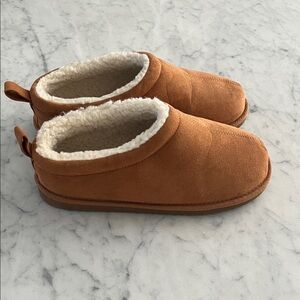 Cozy Tan Moccasin Slippers with Sherpa Lining
